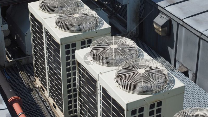 在选择冷水机时，需要根据实际需求选择合适的类型。以下是一些建议：